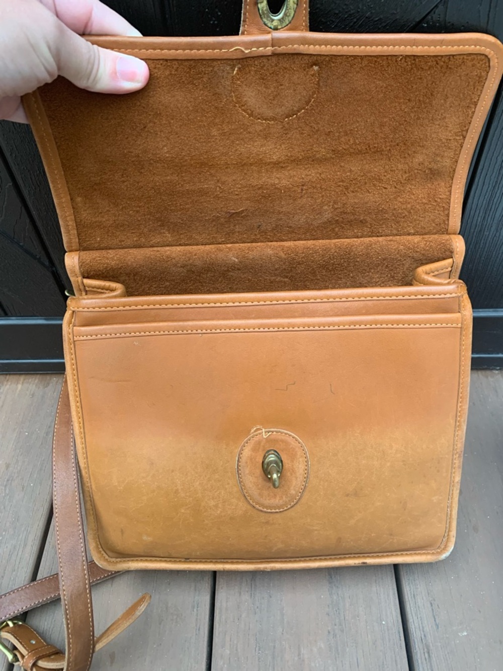 Vintage Coach Willis 9927 British Tan Leather Crossbody Bag Turnlock - Picture 9 of 9